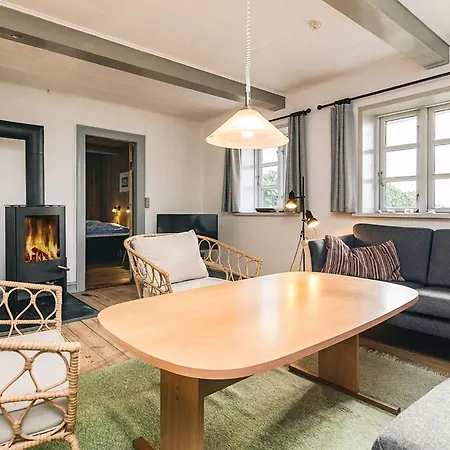 8 Person In * סבנדבורג